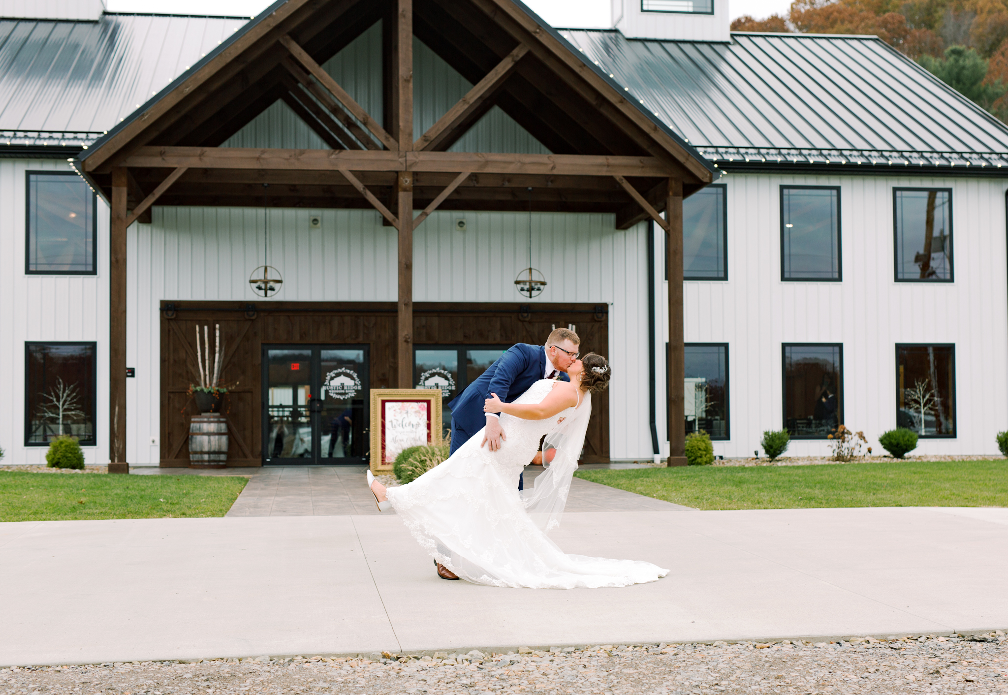 Eastern Ohio Wedding | Rustic Ridge Wedding Barn | mackenzienagelphoto.com
